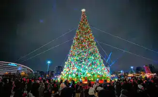 Зажгите свой Новый год: более 40 елок осветили Астану волшебством зимней сказки