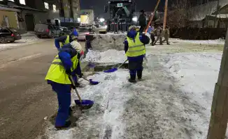 Снегопад в Астане: активные меры по уборке предотвращают заторы и обеспечивают безопасность на дорогах