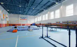 Современные технологии и кружки вдохновляют молодежь в столичной школе на успехи в образовании и спорте