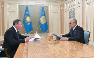 Президент Казахстана обсуждает экономическое развитие Алматинской области с акимом