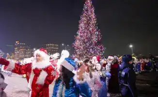 Зажжение новогодней ёлки в Шымкенте развлекательная программа фигурное катание ледовые катки