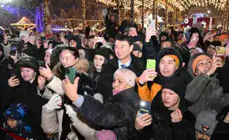 Зажжение главной новогодней ёлки в Алматы: символ единства и старт праздничных мероприятий