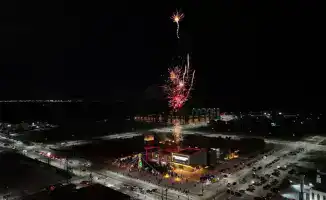 Зажглась звезда новогодней ночи: первая елка в Косшы украсила городскую площадь