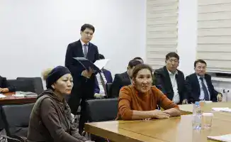 Аким области Жетісу обсудил вопросы реабилитации инвалидов и жилищных отношений на приеме граждан