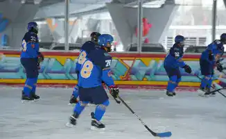 Ледяные баталии: казахстанские спасатели создают мосты дружбы на хоккейном ринге