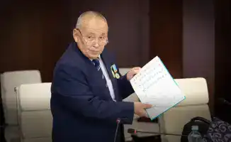 Министр просвещения РК обсуждает международные стандарты образования и качество учебных материалов