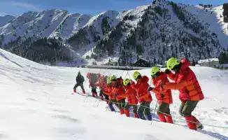 Спасатели МЧС Казахстана продолжают успешные операции в экстремальных условиях, спасено 203 человека с начала 2025 года