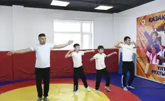 В Астане прошли спортивно-военные соревнования для отцов и детей в честь Дня Независимости