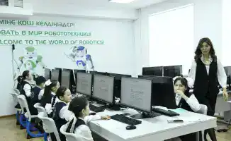 В Астане отмечают 10-летие школы-гимназии №77: новейшие технологии и достижения учащихся на торжественном мероприятии