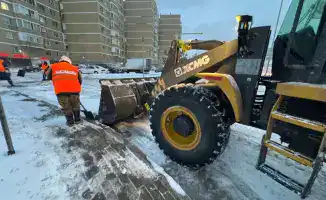 Сложные зимние условия в Астане: усилия коммунальных служб по обеспечению безопасности на дорогах