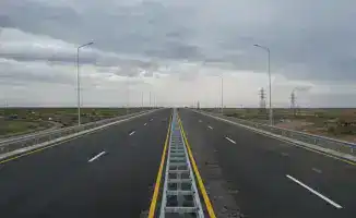 Казахстанская автодорожная отрасль внедрила важные изменения: водители не платят за дефектные дороги, усилен контроль качества и введено обязательное обучение для специалистов