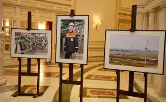 Министр энергетики Ерлан Аккенженов вручил госнаграды работникам энергетической отрасли на торжественном собрании в честь Дня энергетика