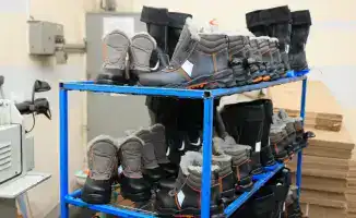 Карагандинская обувная фабрика поставляет рабочую обувь для металлургов, геологов и нефтяников