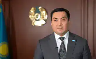 Министр энергетики РК Ерлан Аккенженов подчеркивает международное значение энергетического сектора к Дню энергетика