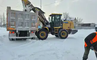 Астана активно очищает улицы от снега: более трех тысяч рабочих на снегоуборке