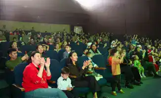 В Астане министр обороны зажег главную елку Вооруженных сил на новогоднем утреннике