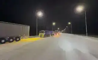 Сопровождение грузовых автомобилей полицией в условиях ухудшения погоды в Жетысу: меры безопасности для водителей
