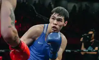 Казахстанский боксер Сабыржан Аккалыков вышел в финал ЧМ, подчеркивая растущий успех казахстанского спорта на международной арене