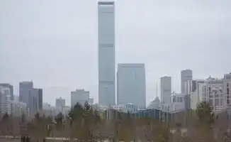 Аким Астаны Женис Касымбек сообщил, что аномально тёплая погода зимой позволяет городу экономить значительные средства, достигая от 50 до 100 миллионов тенге в день благодаря отсутствию снега.