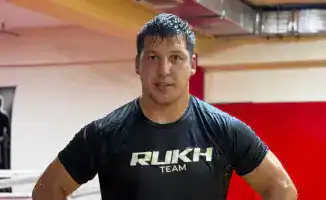 Казахстанский боец UFC Дияр Нургожай вернется в октагон на турнире UFC 326 после успешного выступления в претендентской серии Даны Уайта, где он завоевал контракт.