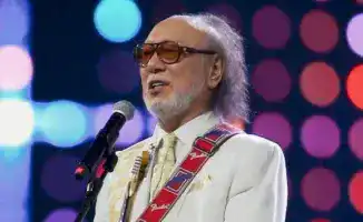 Скандал в Алматы: Мурат Кусаинов лишился звания солиста 'Дос-Мукасан'