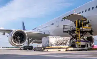 Токаев раскритиковал министерства за проблемы с аэропортами на совещании по развитию грузовых авиахабов в Астане