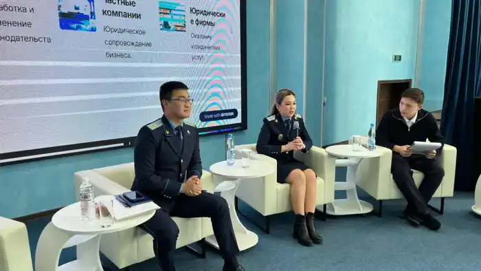 Школьники Астаны изучают юридические профессии через открытое интервью с прокурорами Павлодаре