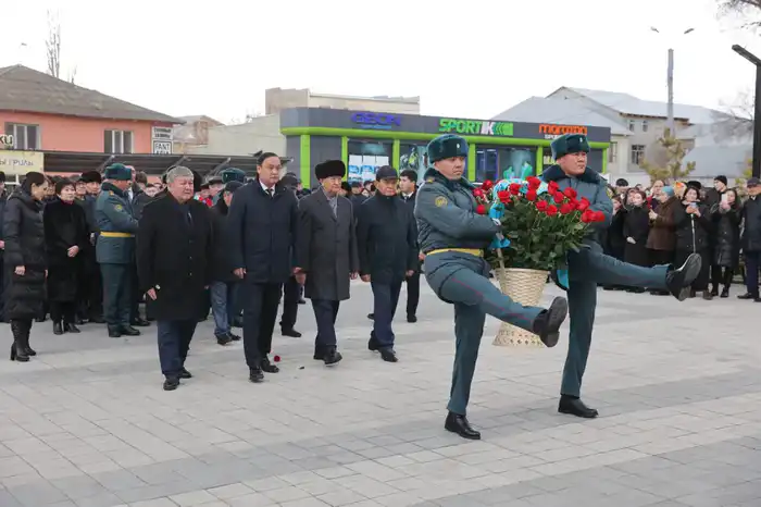 В Таразе зажгли свечу памяти Динмухамеда Кунаева на его 114-летие Павлодаре