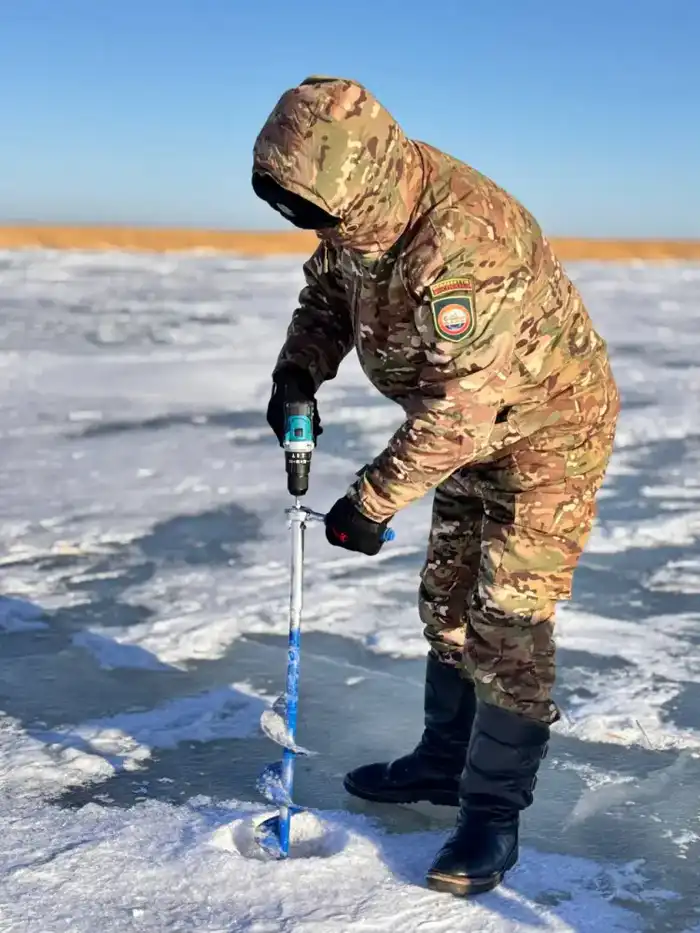 Аэрационные работы в природном резервате 'Алтын Дала' для спасения водной экосистемы Павлодаре