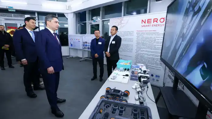 Олжас Бектенов проверил исполнение поручений Президента по развитию высокотехнологичных производств на территории СЭЗ «ПИТ «Алатау» в Алматы Павлодаре