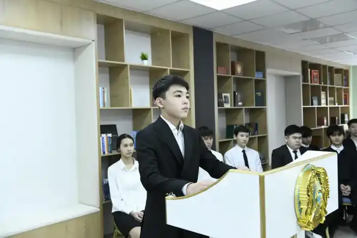 «Закон и порядок»: судебное заседание инсценировали в столичной школе для учащихся (9)