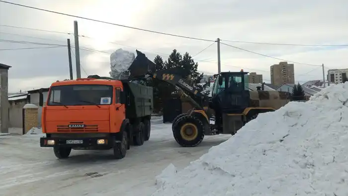 С начала зимнего сезона из Астаны вывезено около 2,8 млн кубометров снега (10)