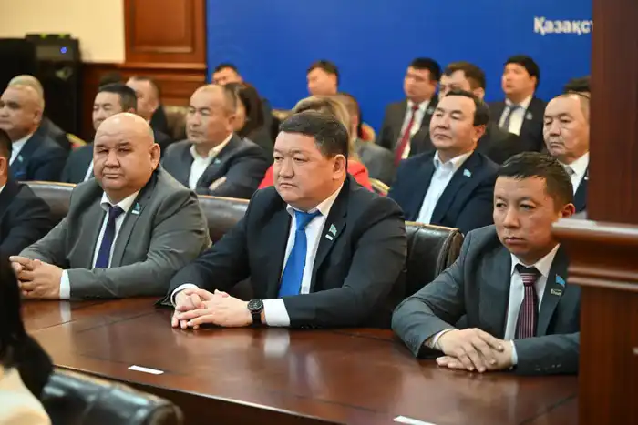 Председатель Сената Маулен Ашимбаев встретился с депутатами Маслихата и общественными деятелями (8)