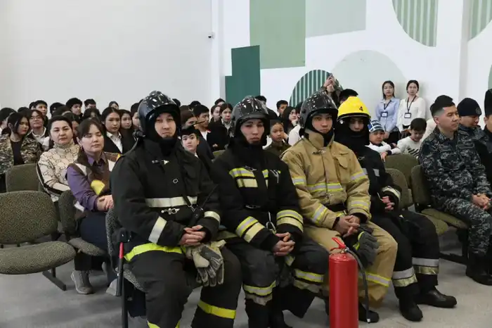 «Закон и порядок»: как не попасть в ловушку мошенников и что делать при ЧС, рассказали столичным школьникам Павлодаре