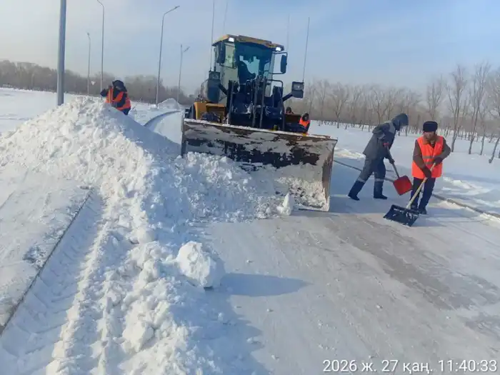 Астана очищает свои дороги от снежного пелена с помощью 1 083 единиц спецтехники Павлодаре