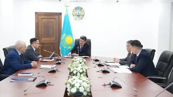 Министр экологии Ерлан Нысанбаев провёл совещание по работам на дне Аральского моря Павлодаре