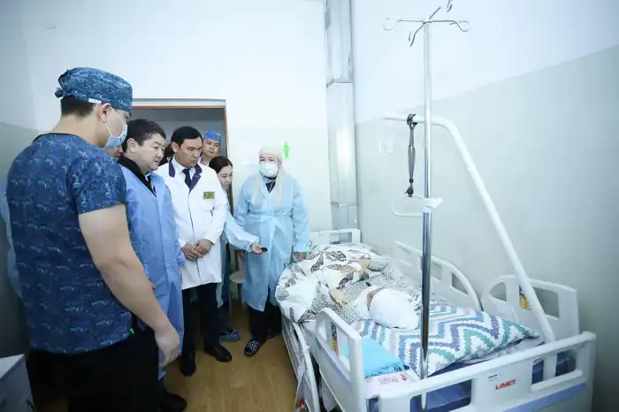 Аким Мангистауской области ознакомился с состоянием пострадавших в дорожно-транспортном происшествии в Бейнеуском районе (3)