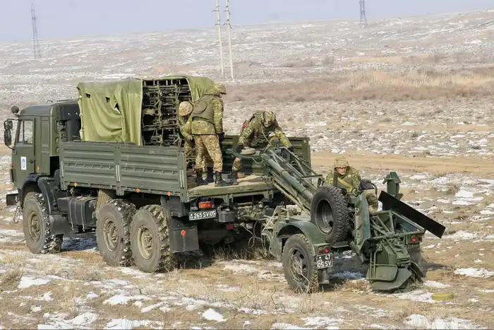 В Конаевском гарнизоне журналисты ознакомились с современными инженерными машинами и дроновыми технологиями Павлодаре