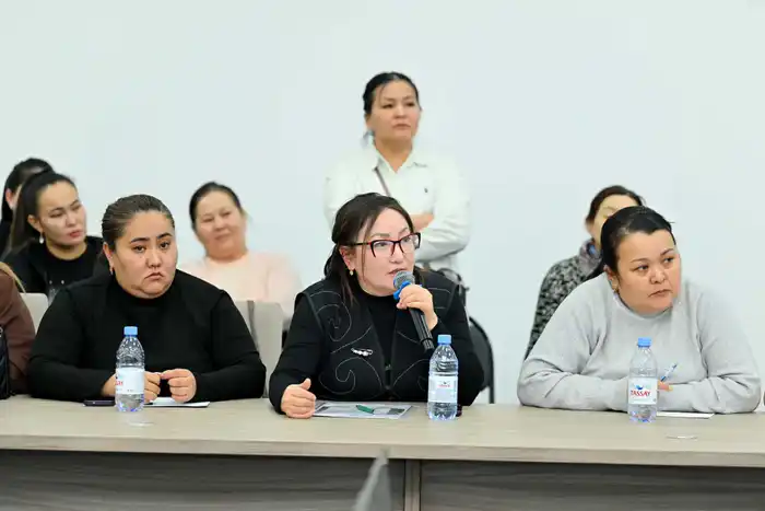 Аким области обсудил с жителями Семей вопросы жилья, транспорта и дорог Павлодаре