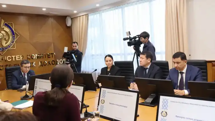 До 1 марта 2026 года налогоплательщикам необходимо выбрать специальный налоговый режим (8)