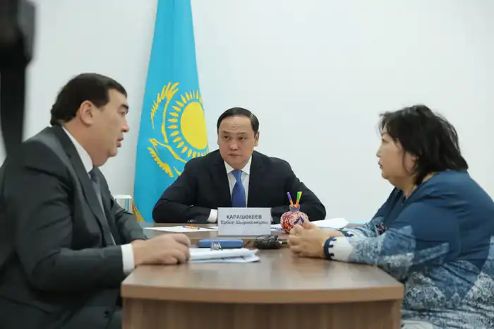 Эффективный диалог с гражданами: Ербол Карашукеев инициирует решение социальных вопросов Павлодаре