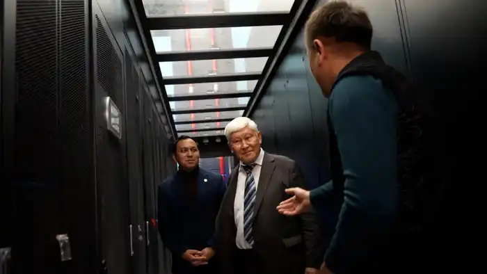 Академик использует суперкомпьютер КазНУ для решения сложных задач (2)