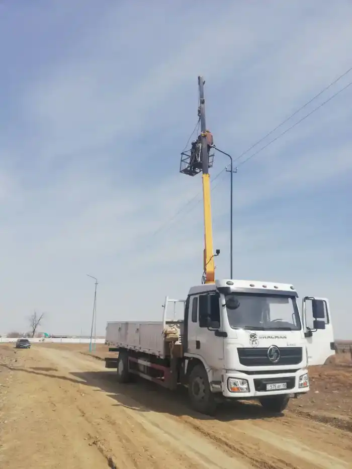 В Аксуатском районе ведутся работы по уличному освещению Павлодаре