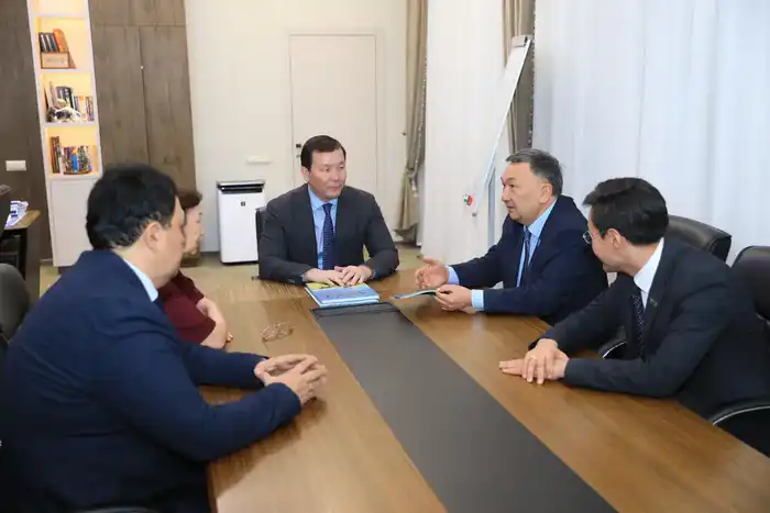 Глава региона принял депутатов (6)