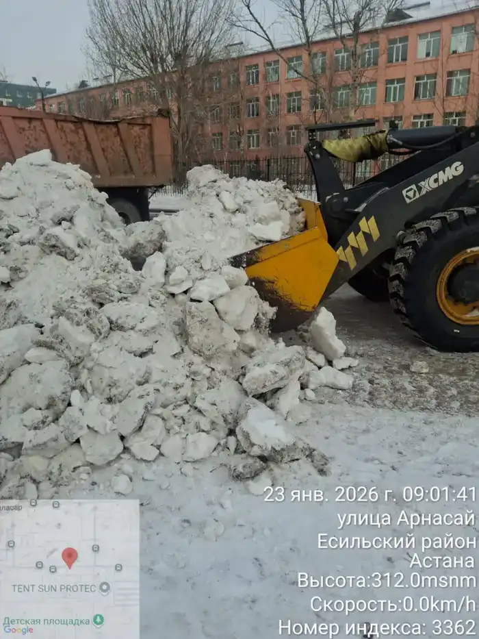 В борьбе со снегом в Астане задействовано более 1300 единиц спецтехники (9)