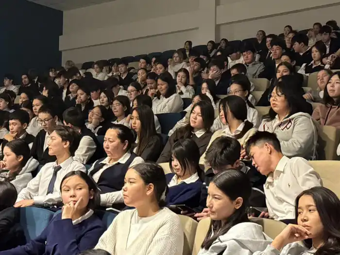 В Астане боксер Василий Левит вдохновил школьников на занятия спортом и учебу Павлодаре