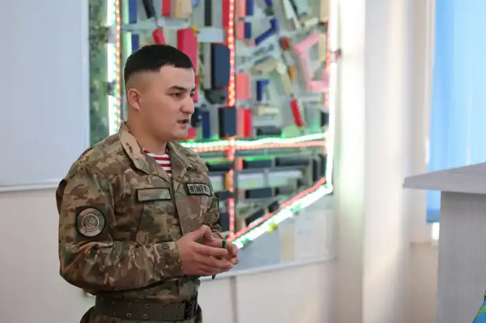 Солдат-полиглот из Национальной гвардии свободно говорит на семи языках (4)