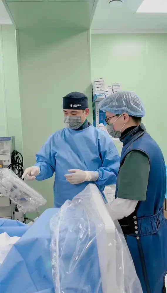 Высокие технологии в кардиологии: в Алматы пожилым пациентам заменили клапан сердца (2)