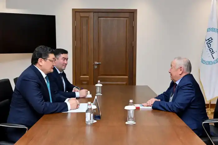 Аким области встретился с обладателем государственной стипендии в сфере культуры Төлегеном Жангалиевым (5)