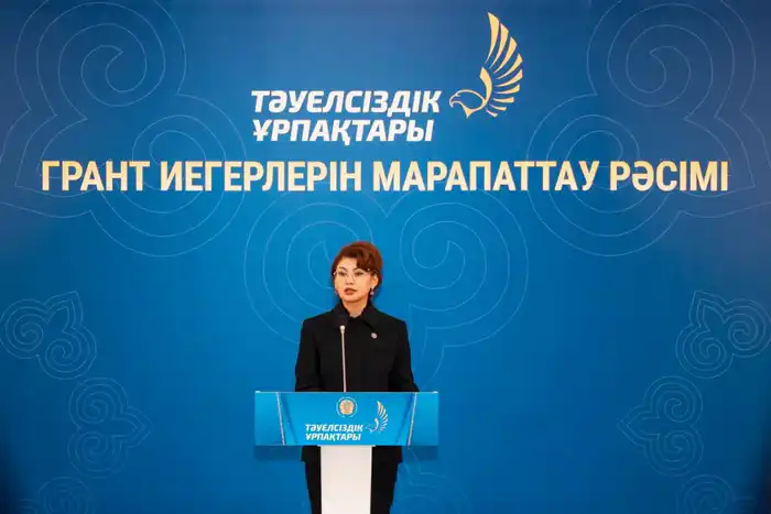 конкурс грантов Тәуелсіздік ұрпақтары 2025 награждение Аида Балаева проекты молодежь Павлодаре